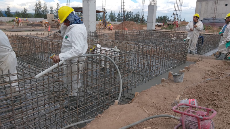 Trabajo en servicio en montaje y anclajes andamista oficial carpintero armador de estructura