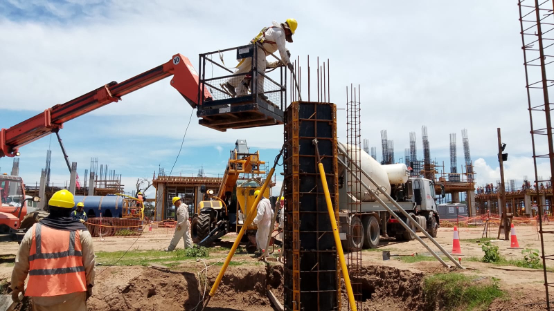 Trabajo en servicio en montaje y anclajes andamista oficial carpintero armador de estructura
