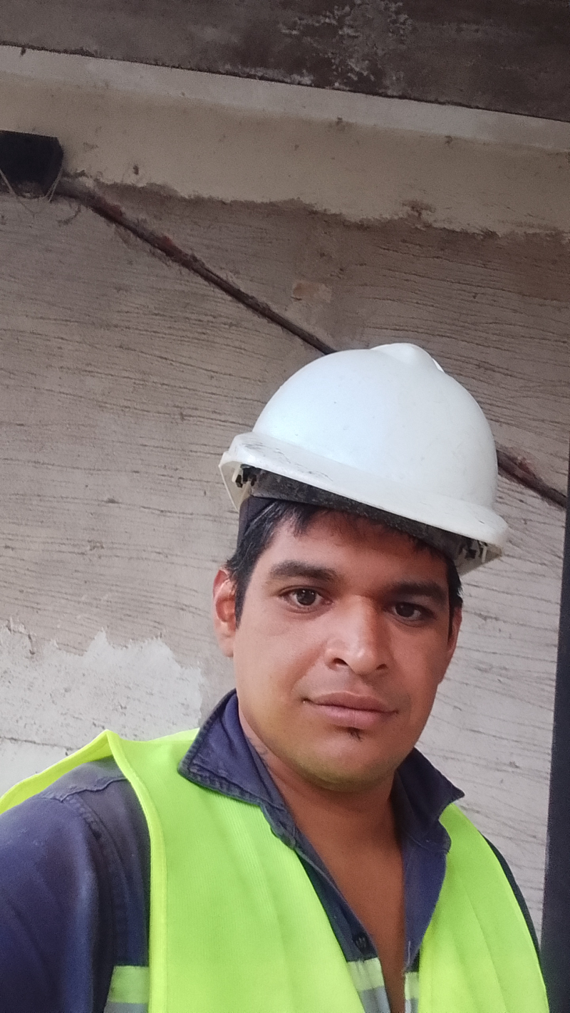 Trabajo en servicio en montaje y anclajes andamista oficial carpintero armador de estructura